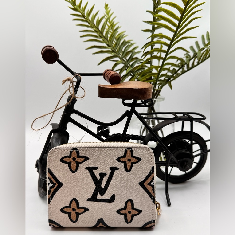 Louis Vuitton Wild at Hearts Collection Zippy Coin Case